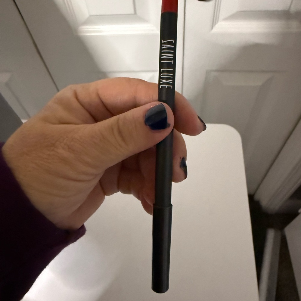 Sani Luxe Red Lip Liner